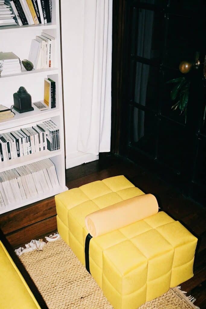 an-eclectic-small-apartment-living-room-with-a-blu