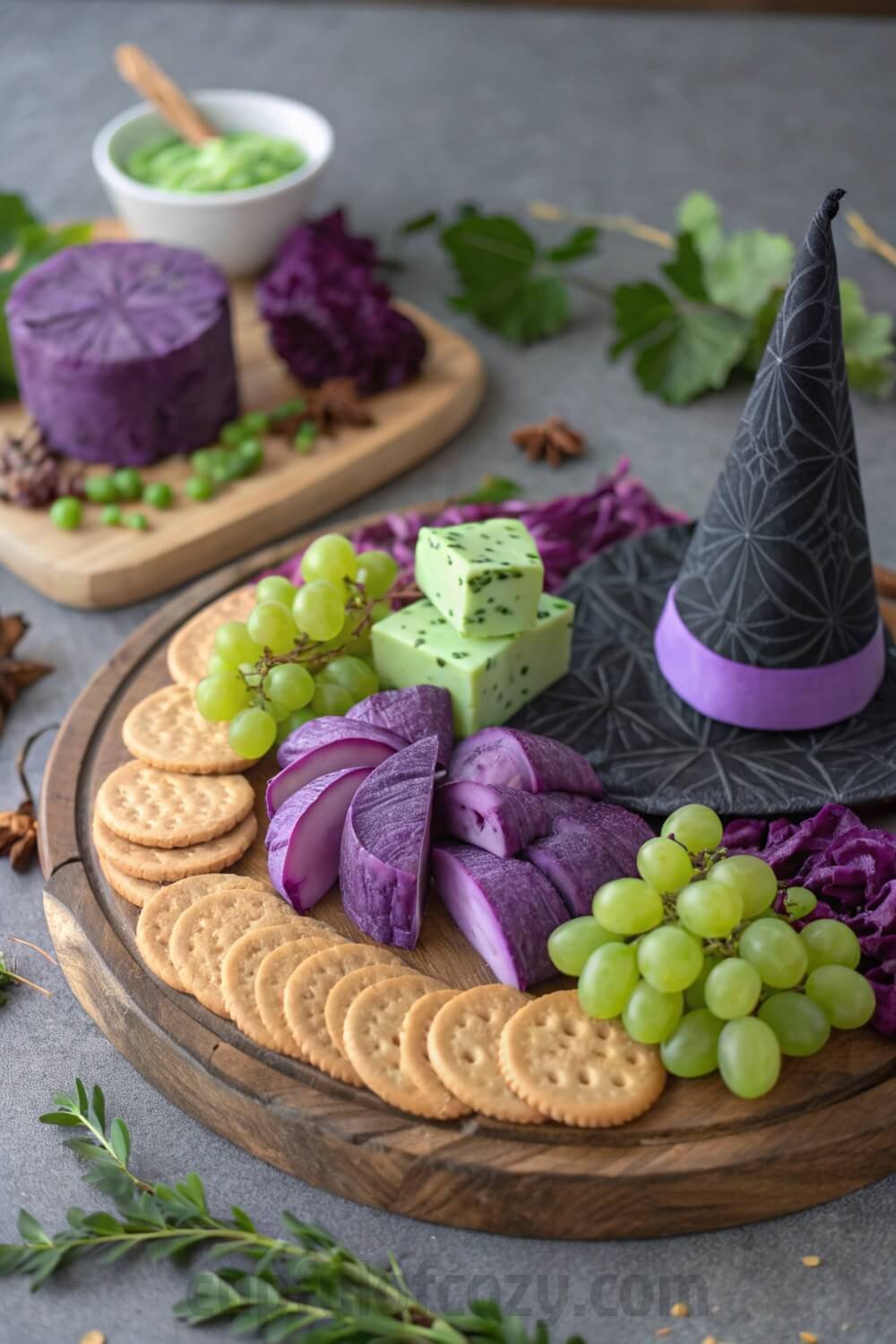 spooky-halloween-charcuterie-boards-ideas (1)
